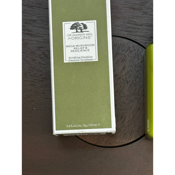 Origins weil Mega Mushroom Relief & Resilience Fortifying Emulsion 3.4 oz./100 m - Picture 3 of 6
